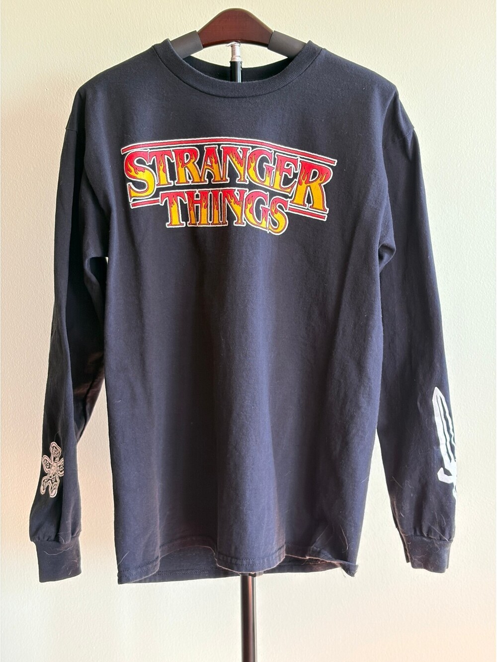Netflix Stranger Things Demogorgon Hunter Long Sleeve Shirt Mens M Black